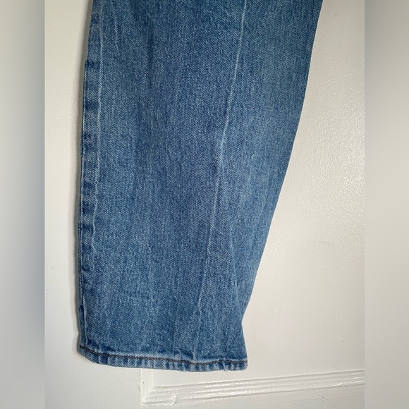 Abercrombie High Rise Mom Jean - Picture 6 of 15